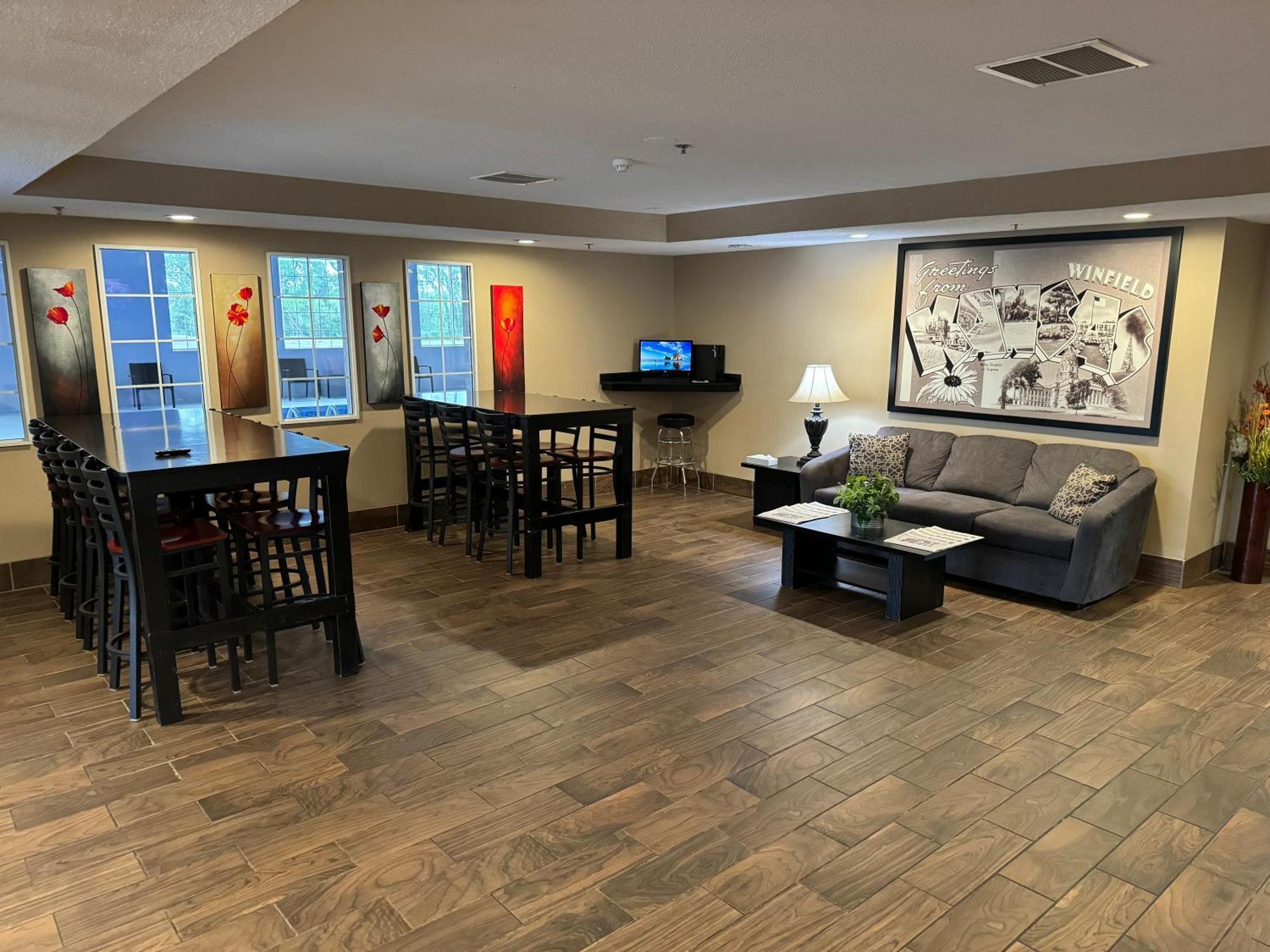 ซูเปอร์ 8 วินฟิลด์/เควล ริดจ์ แอเรีย Hotel Winfield ภายนอก รูปภาพ