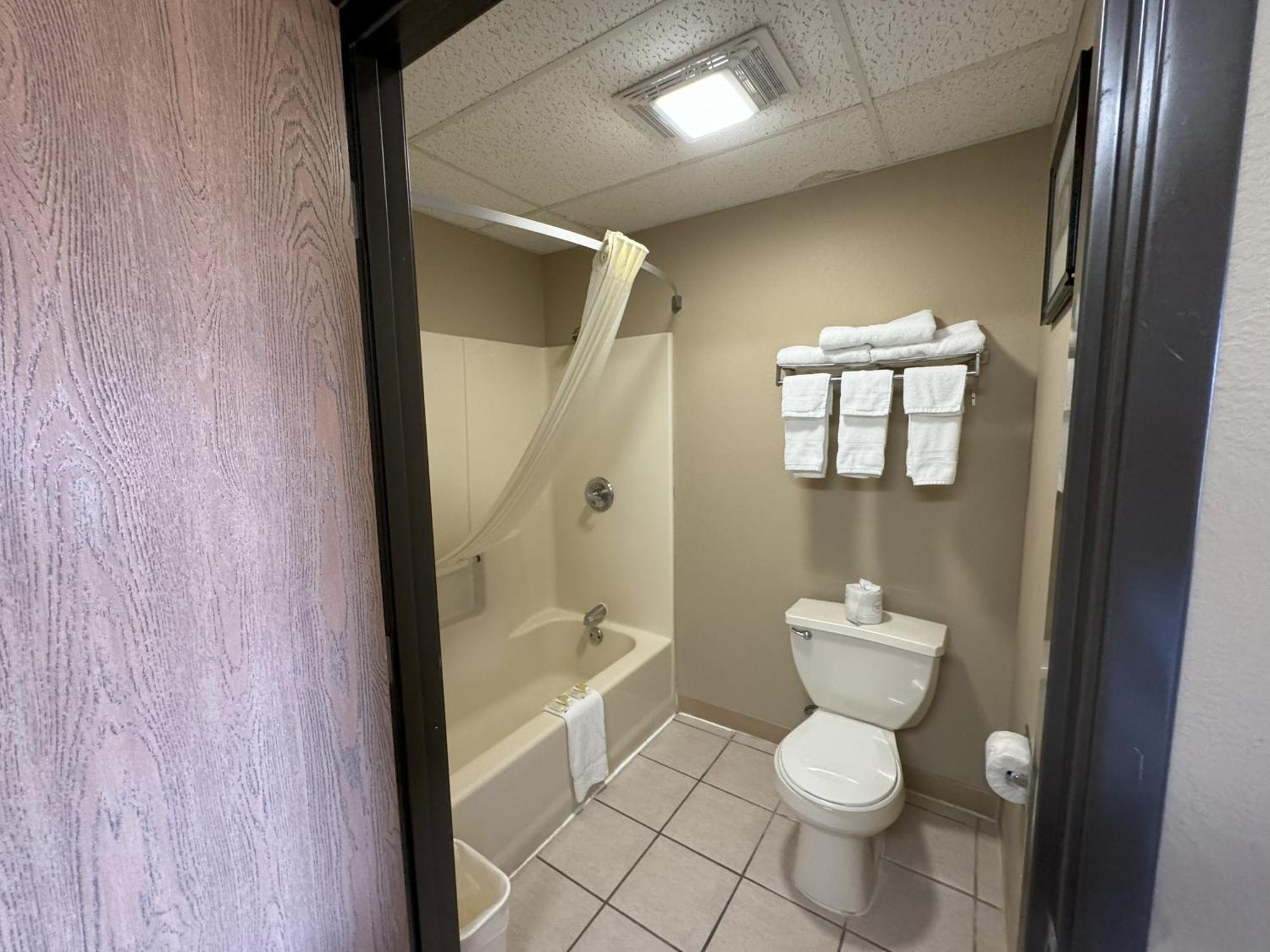 ซูเปอร์ 8 วินฟิลด์/เควล ริดจ์ แอเรีย Hotel Winfield ภายนอก รูปภาพ